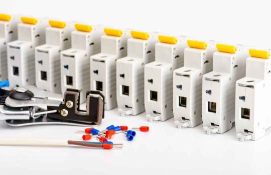 ציוד ואביזרי פיקוד ובקרה2